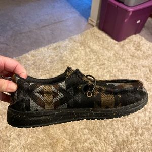 Kids size 2 HeyDudes